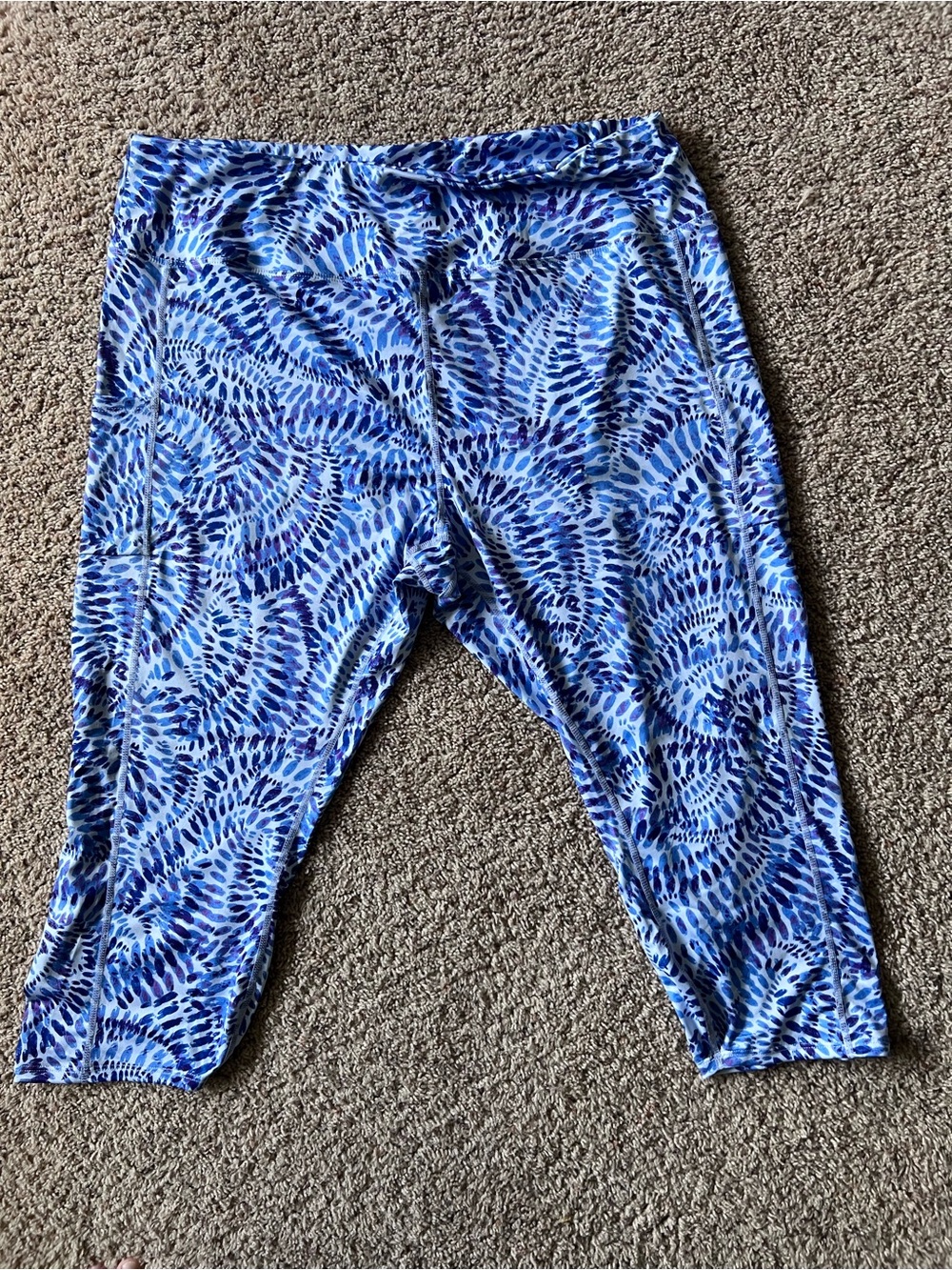 Cropped colorful patterned leggings